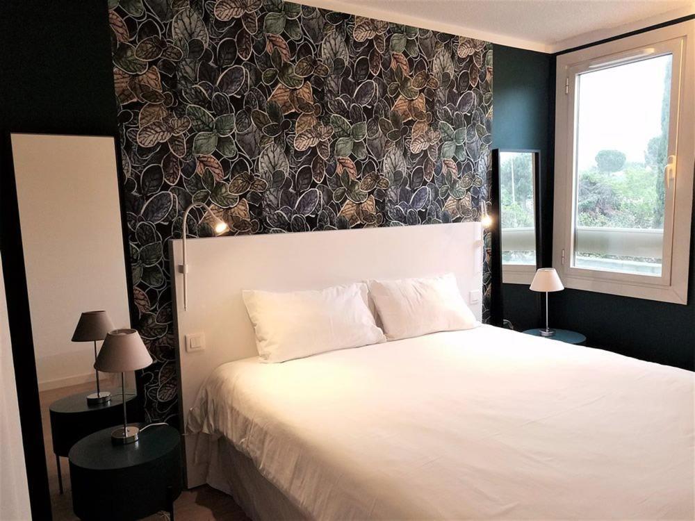Brit Hotel Marseille Aeroport Mirabeau Dış mekan fotoğraf