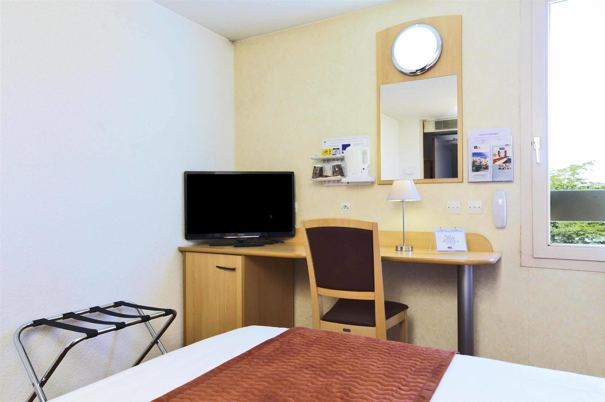 Brit Hotel Marseille Aeroport Mirabeau Dış mekan fotoğraf