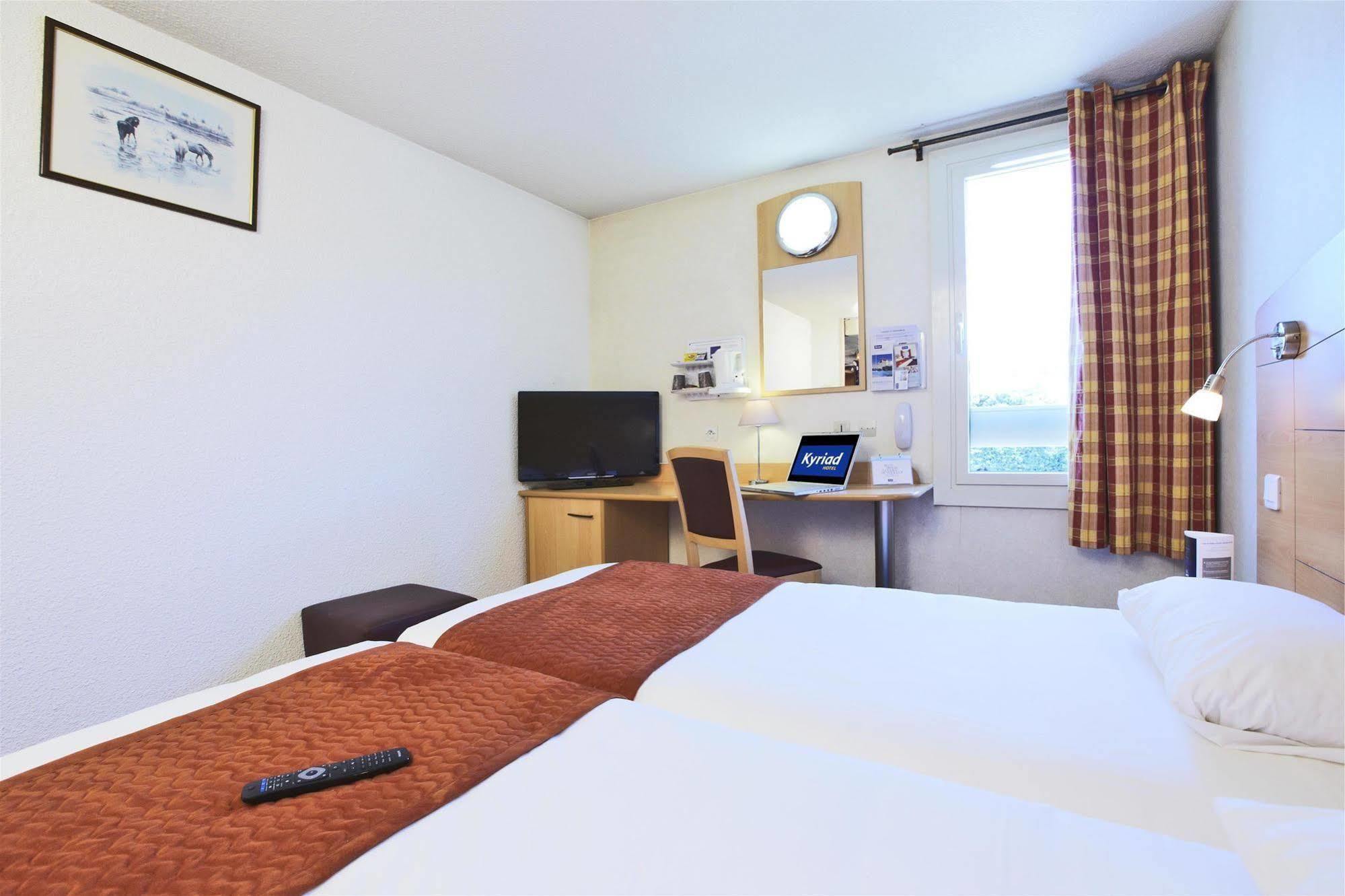 Brit Hotel Marseille Aeroport Mirabeau Dış mekan fotoğraf