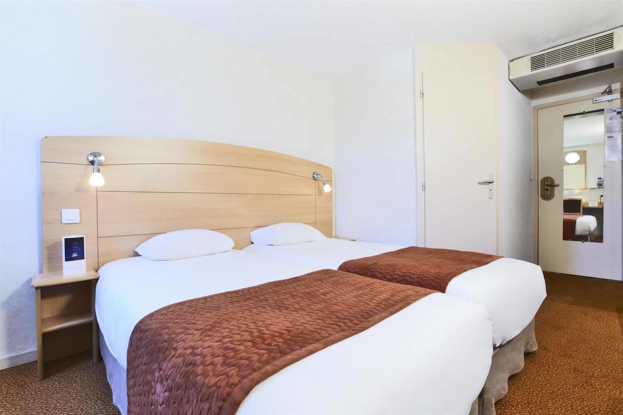 Brit Hotel Marseille Aeroport Mirabeau Dış mekan fotoğraf