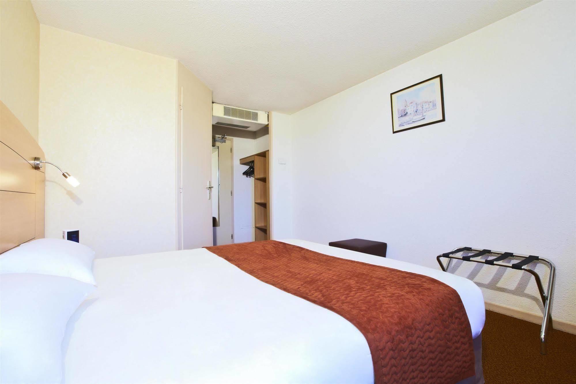 Brit Hotel Marseille Aeroport Mirabeau Dış mekan fotoğraf